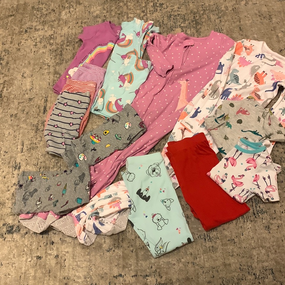 Girls mix brand of 14 pieces pajamas Sz 4T-5T Preowned